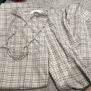 Bershka plaid slacks! Slits on the side and ties around the waist size 4 (USA)